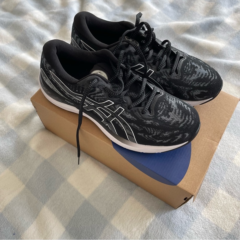 NWT ASICS Gel Cumulus 23